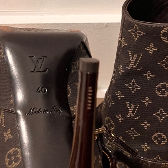 Louis button monogram heels - Picture 1 of 4